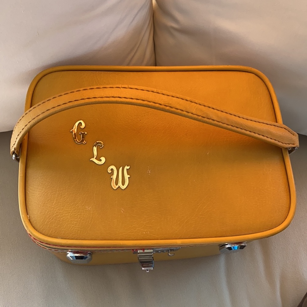 1960s Vintage Ventura Train Case - Picture 2 of 12